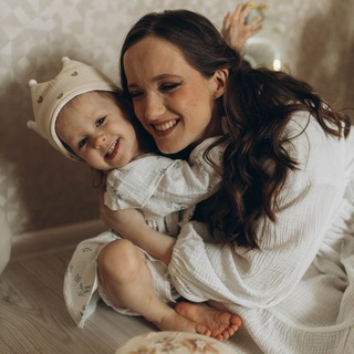 Аватар Телеграм канала "Полина | Детский книжный 🤍" @pollymontessorimom