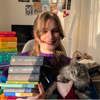 Аватар Телеграм каналу "Опівнічна Марі" @marinichbooks