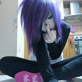 Avatar del canal de Telegram "scene & emo confession >.<" @scenemoconfess