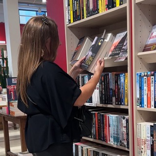 Аватар Телеграм каналу "Божевільна книголюбка 🔞 без цензури" @annnnaaaabook